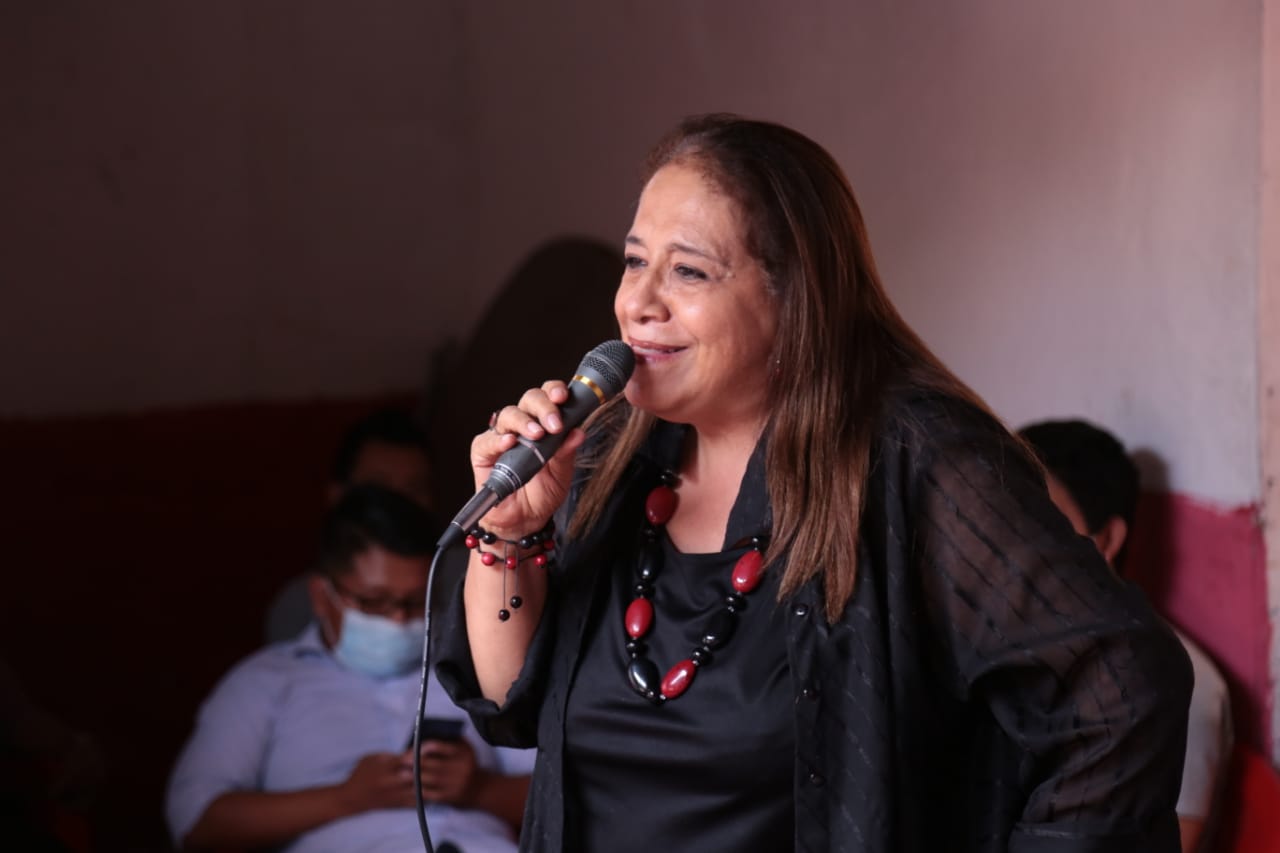 diputada-del-fmln-asegura-que-su-partido-esta-mas-vivo-que-nunca